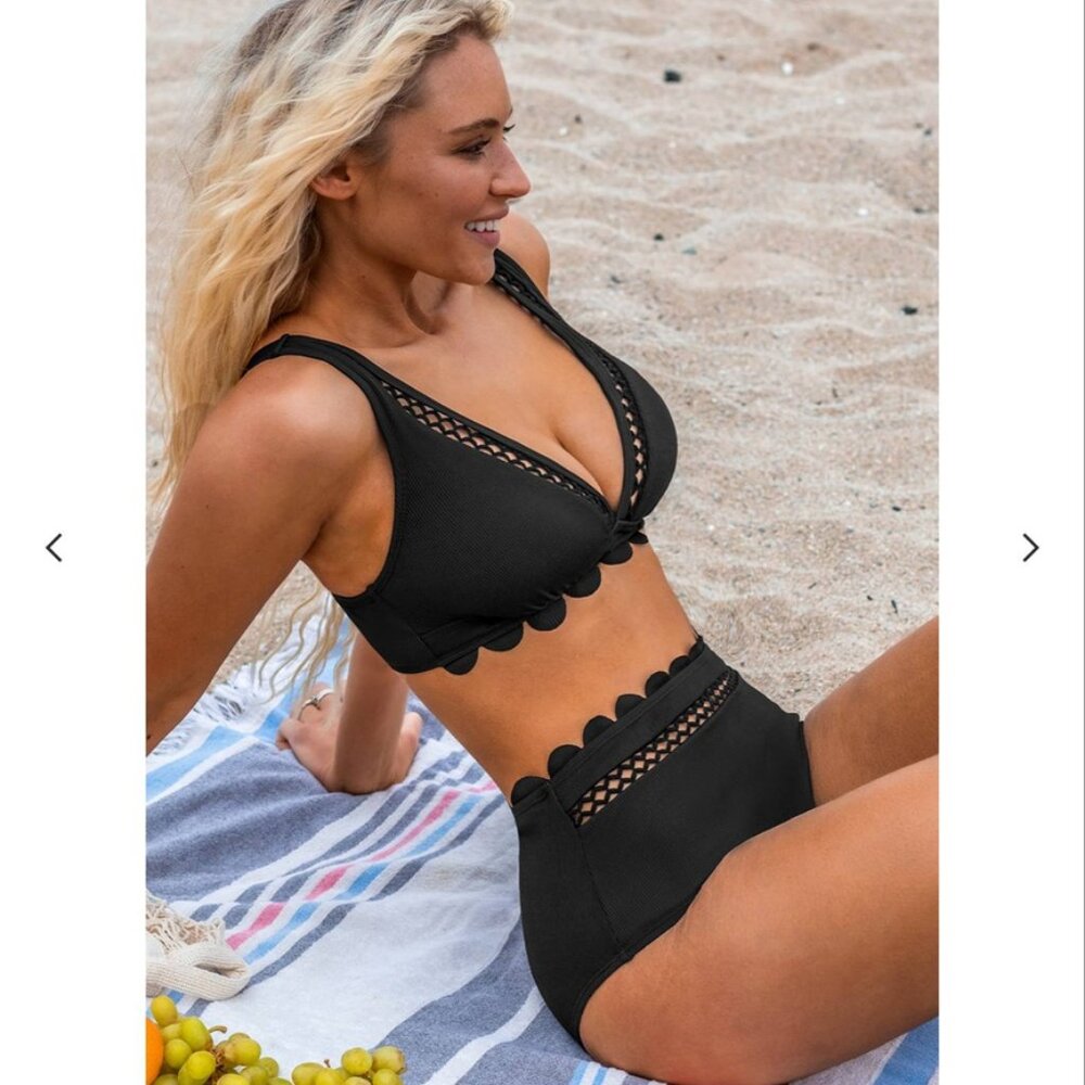 Cupshe Plunging Scalloped Bikini with High Waisted Bottoms Size Large